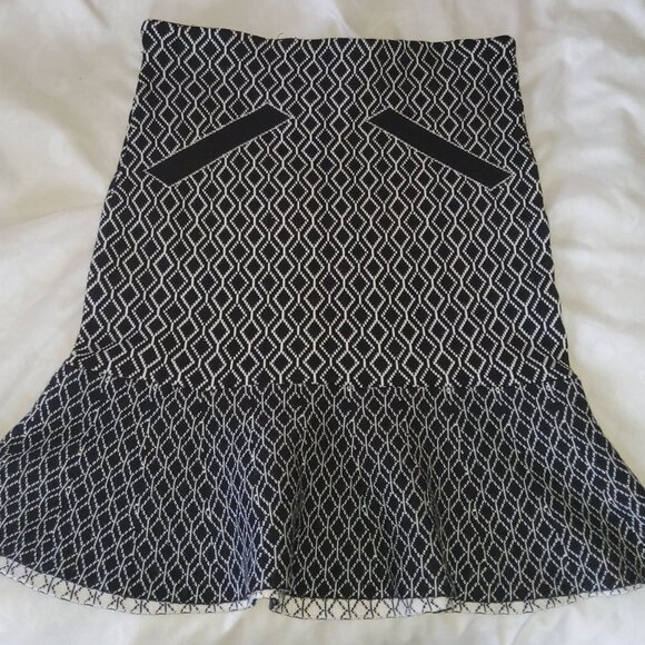 Sans Souci Fitted Knit Diamond Pattern flared, flounce hem Cotton Skirt EUC - Picture 4 of 5